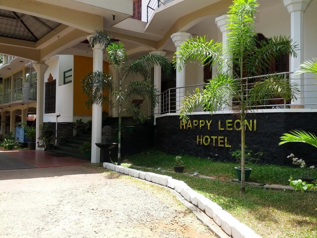 Happy Leoni Hotel アヌラーダプラ エクステリア 写真