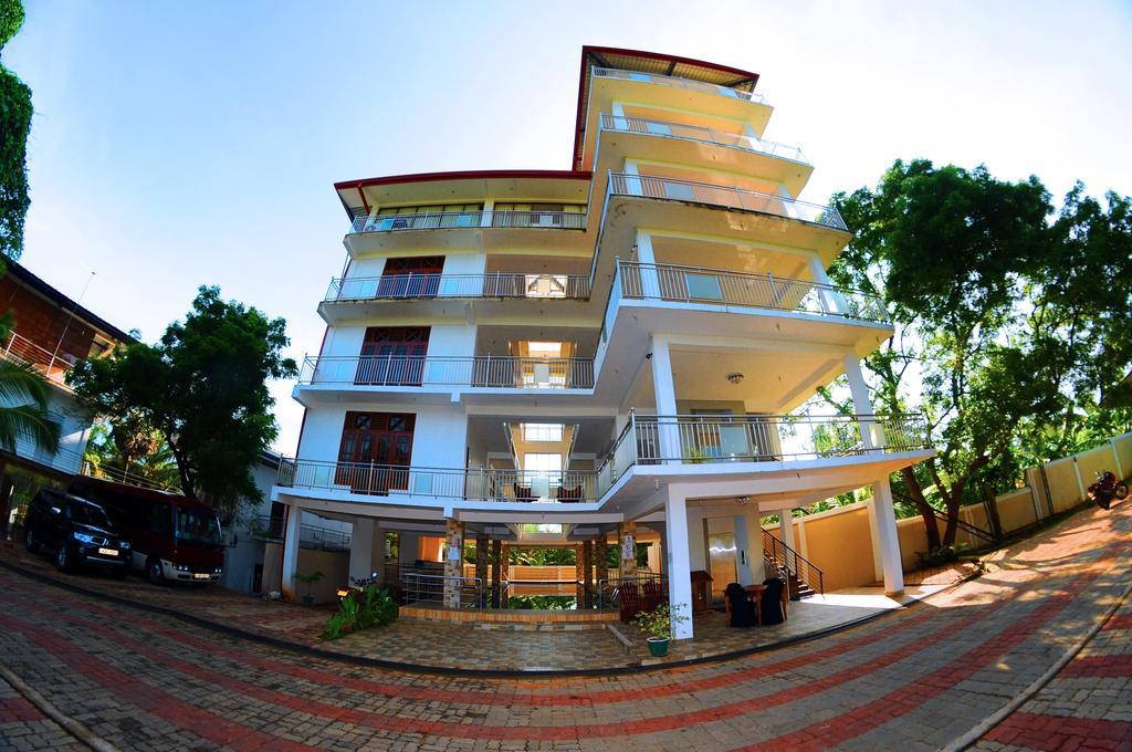 Happy Leoni Hotel アヌラーダプラ エクステリア 写真