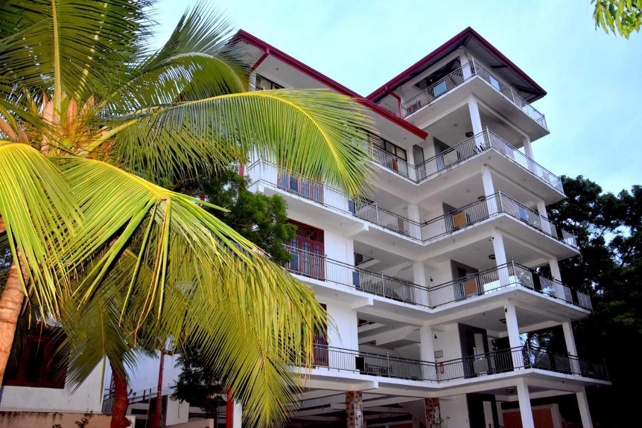 Happy Leoni Hotel アヌラーダプラ エクステリア 写真